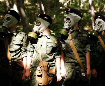 戰(zhàn)斗民族不是被空喊出來(lái)的，俄羅斯少年軍校為戰(zhàn)爭(zhēng)做準(zhǔn)備
